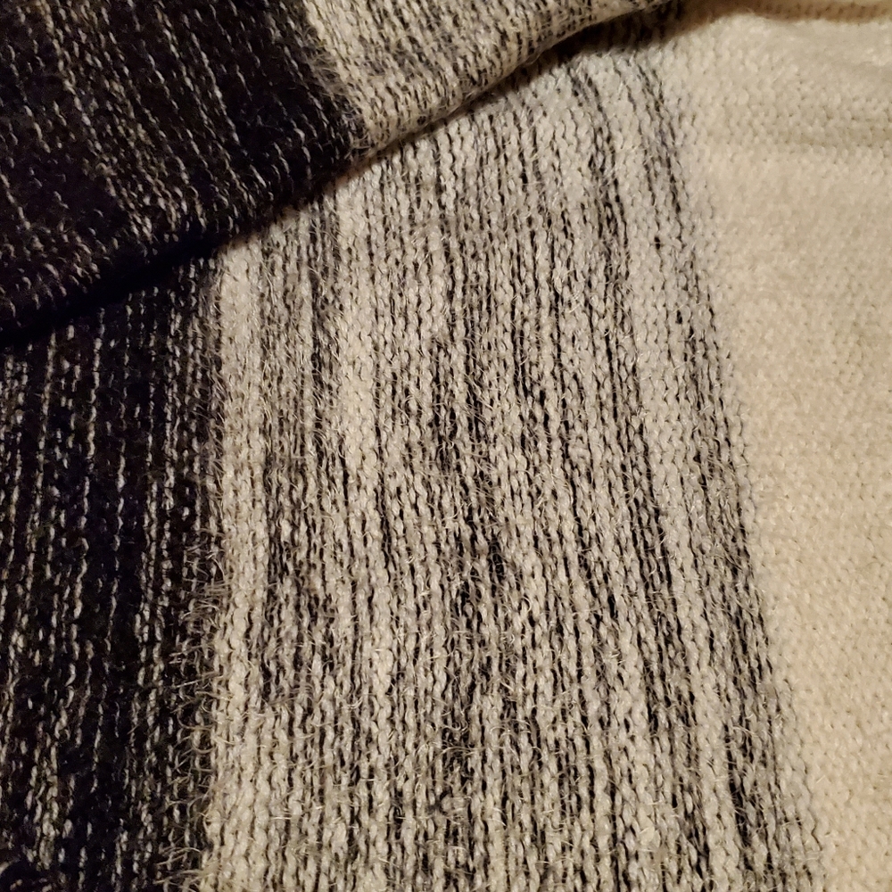 Soft & Fuzzy Medium Ann Taylor Sweater - Picture 4 of 4
